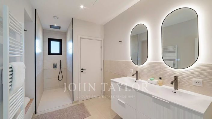 Image No.19-3 Bed House for sale