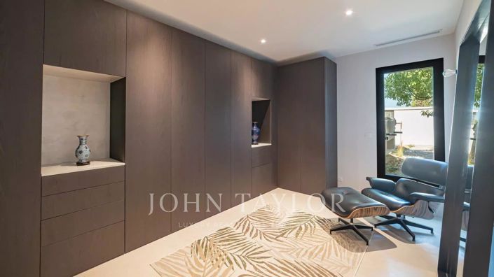 Image No.20-3 Bed House for sale