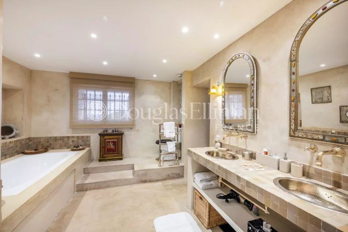 Image No.11-13 Bed House for sale