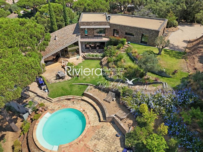 Image No.1-6 Bed House for sale