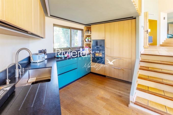 Image No.13-6 Bed House for sale