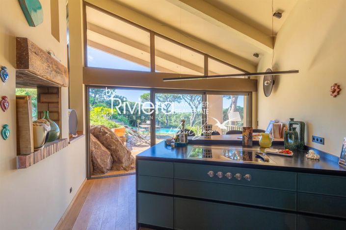 Image No.16-6 Bed House for sale