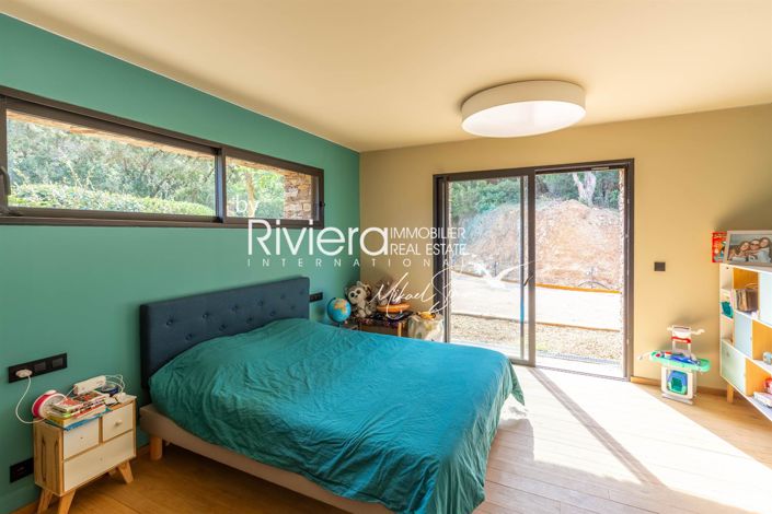 Image No.23-6 Bed House for sale