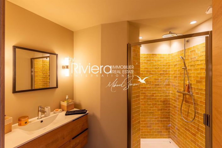 Image No.26-6 Bed House for sale