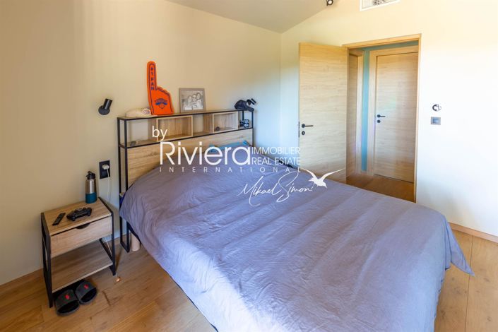 Image No.27-6 Bed House for sale