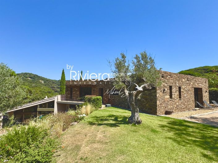 Image No.31-6 Bed House for sale