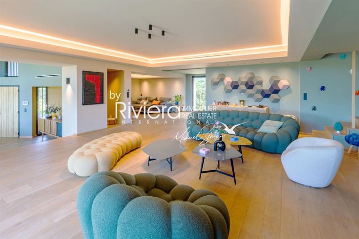 Image No.7-6 Bed House for sale