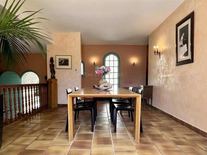 Image No.16-5 Bed House for sale