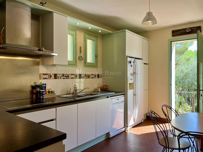 Image No.21-5 Bed House for sale