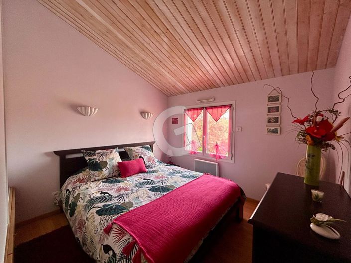 Image No.8-3 Bed House for sale