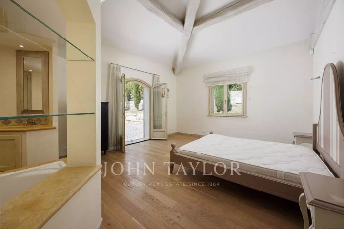 Image No.14-6 Bed House for sale