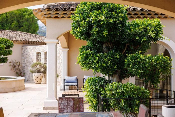 Image No.6-6 Bed House for sale