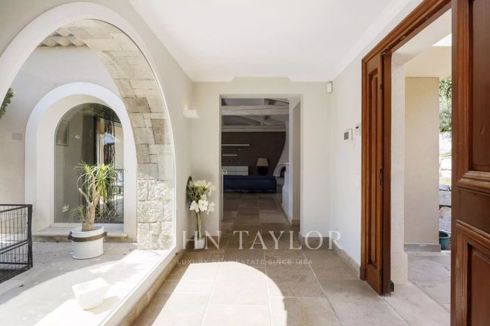 Image No.8-6 Bed House for sale