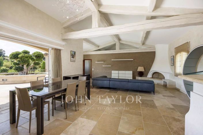 Image No.9-6 Bed House for sale