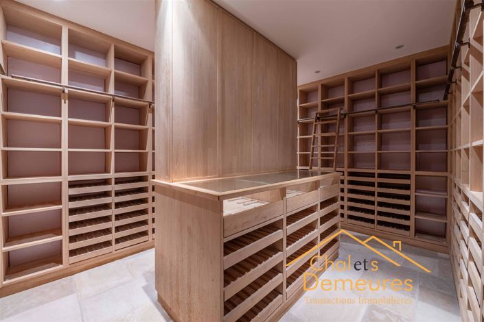 Image No.11-6 Bed House for sale