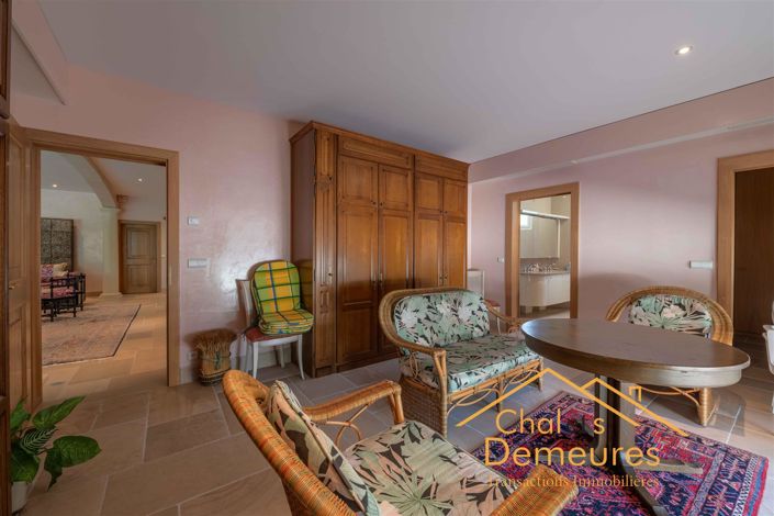 Image No.17-6 Bed House for sale