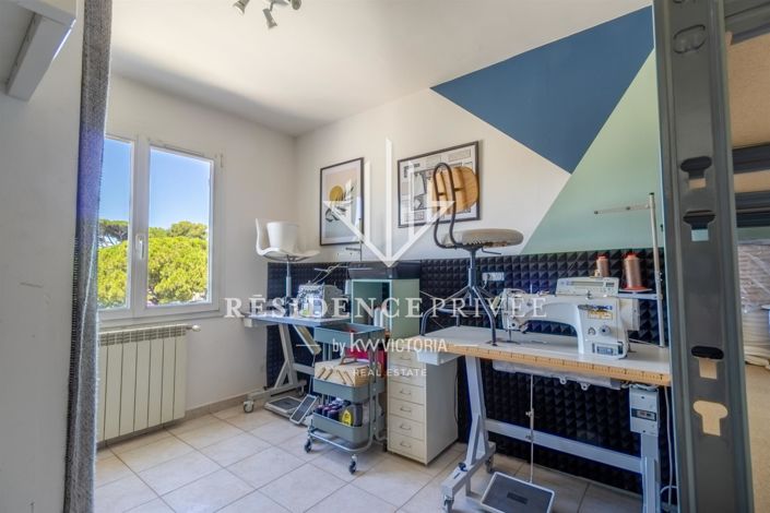 Image No.5-4 Bed House for sale