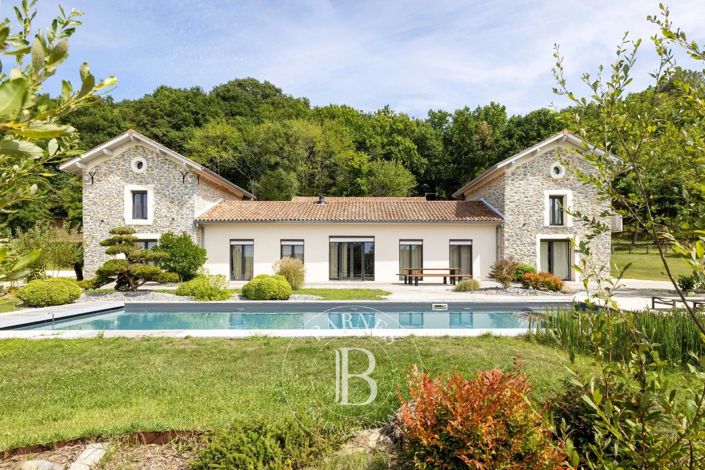 Image No.1-5 Bed House for sale