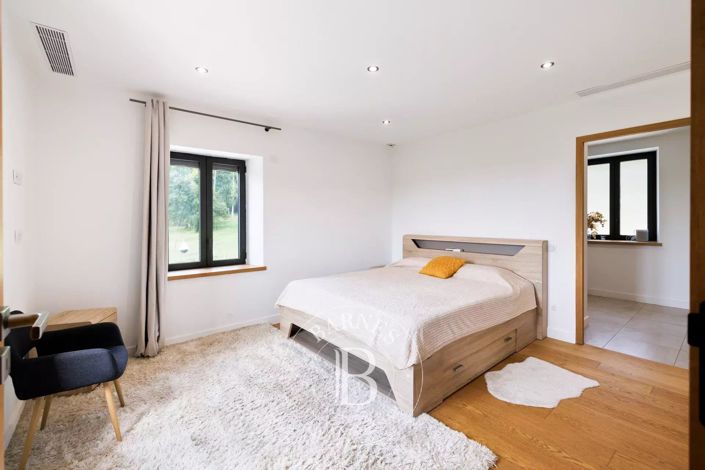 Image No.10-5 Bed House for sale