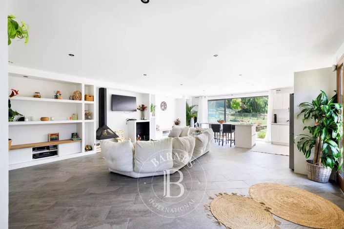 Image No.20-5 Bed House for sale