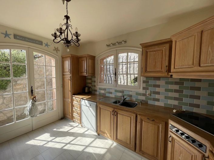 Image No.10-4 Bed House for sale