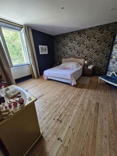 Image No.8-5 Bed House for sale