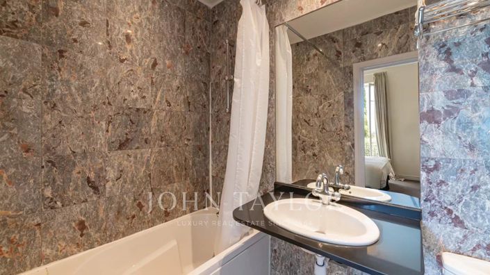 Image No.15-14 Bed House for sale