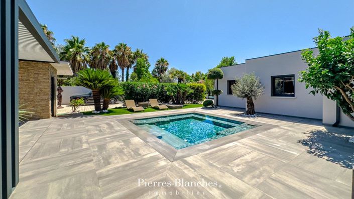 Image No.2-4 Bed House for sale