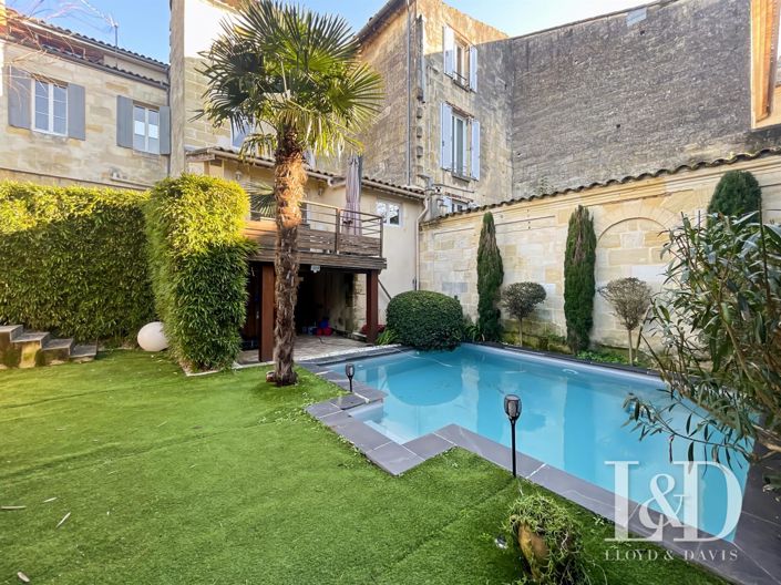 Image No.1-4 Bed Property for sale