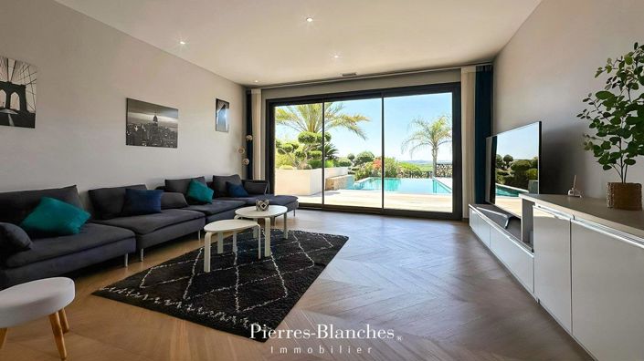 Image No.2-5 Bed House for sale