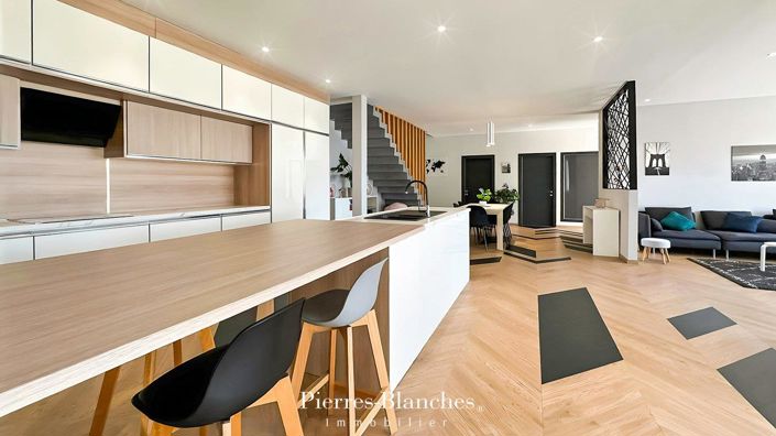 Image No.3-5 Bed House for sale