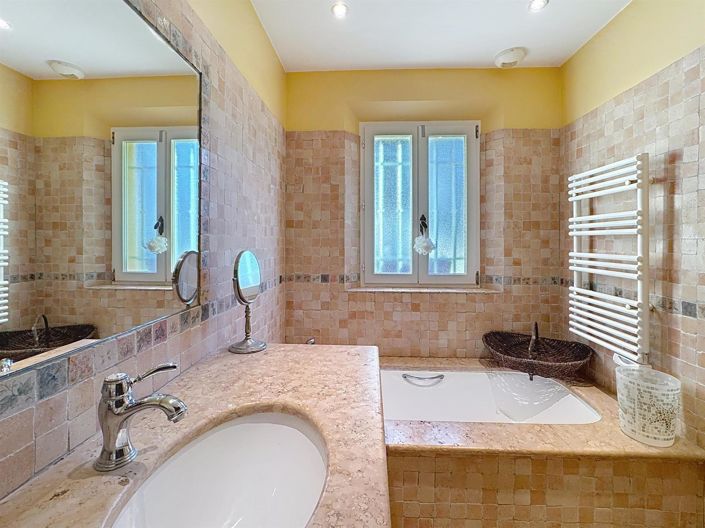 Image No.16-4 Bed House for sale