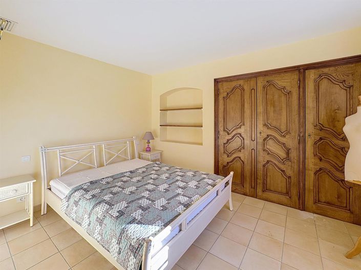 Image No.17-4 Bed House for sale