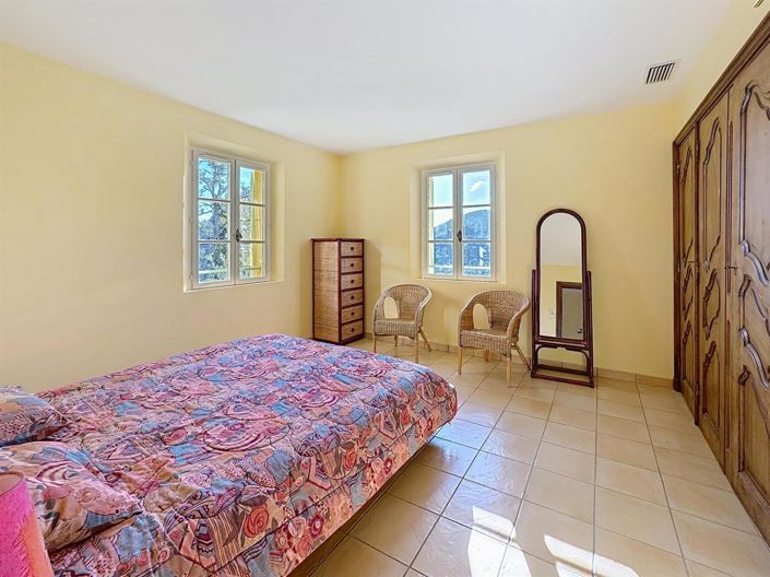 Image No.18-4 Bed House for sale