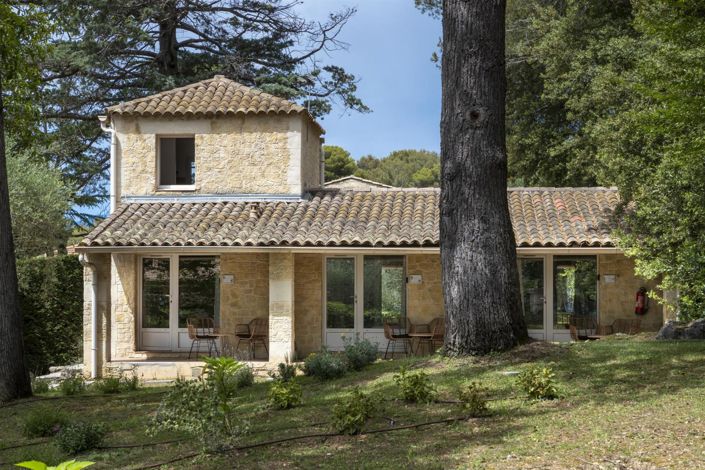 Image No.8-15 Bed House for sale