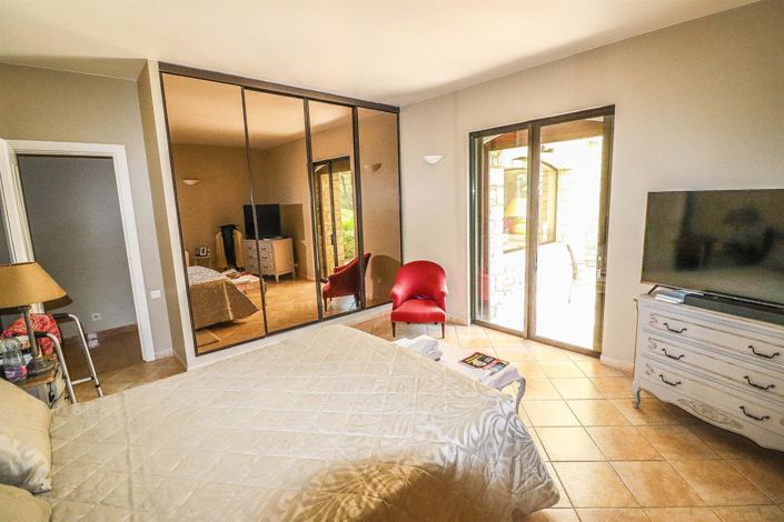 Image No.20-4 Bed House for sale