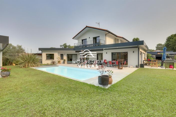 Image No.1-4 Bed House for sale