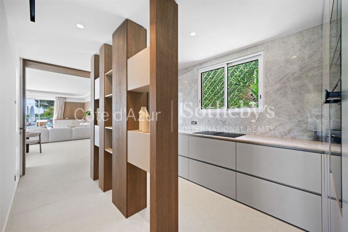 Image No.10-4 Bed Property for sale