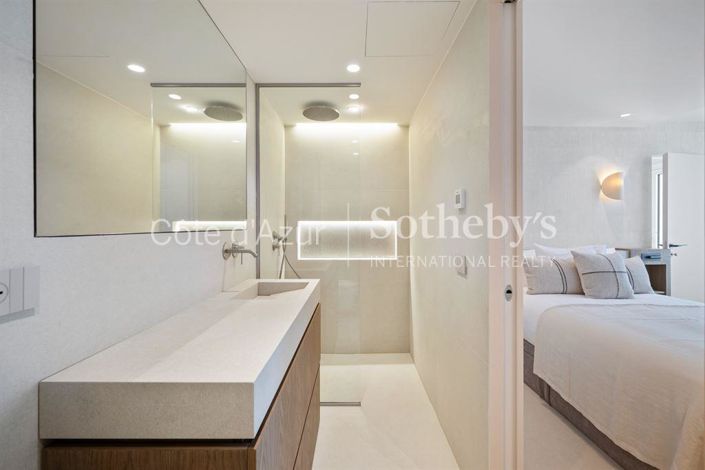 Image No.12-4 Bed Property for sale