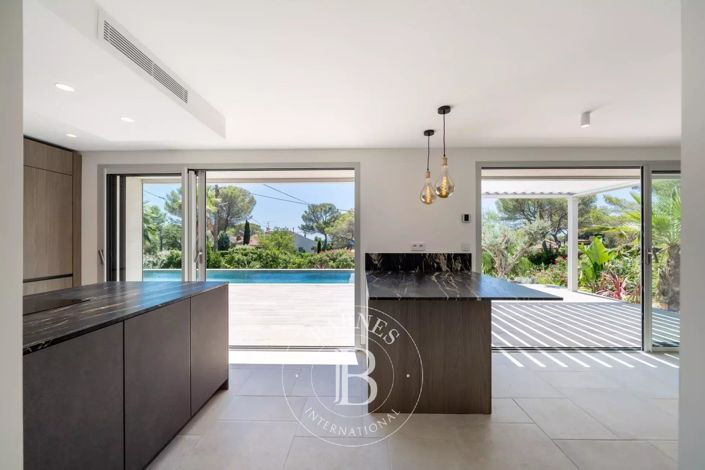 Image No.3-4 Bed House for sale