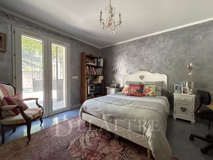 Image No.8-4 Bed House for sale