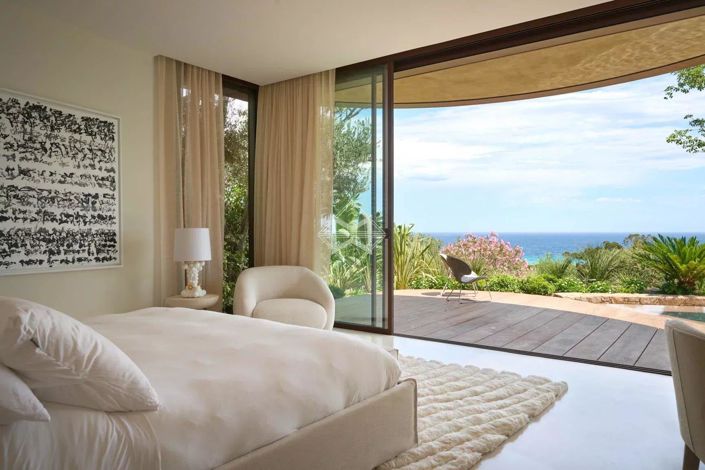 Image No.14-8 Bed House for sale