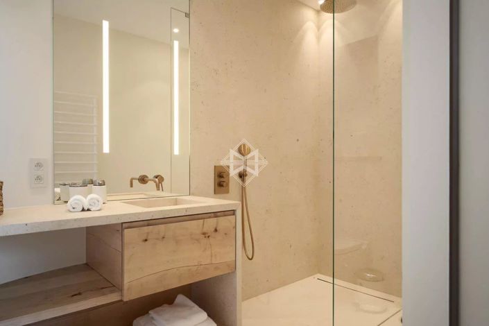 Image No.15-8 Bed House for sale