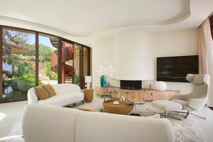 Image No.8-8 Bed House for sale