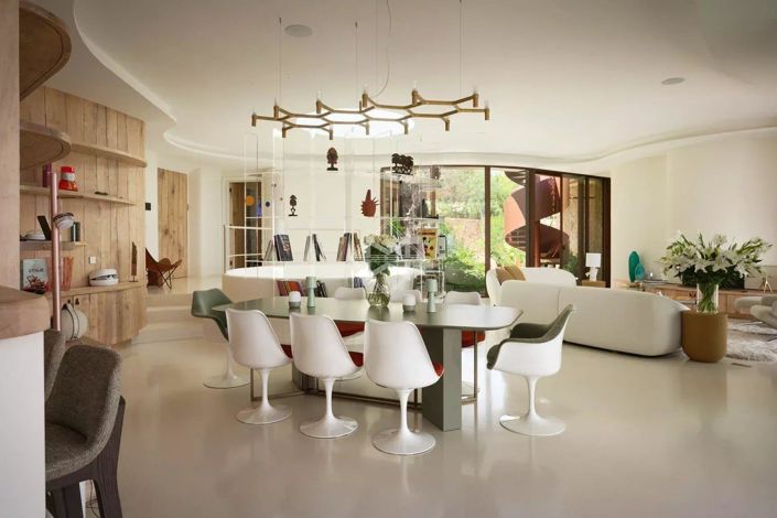 Image No.9-8 Bed House for sale