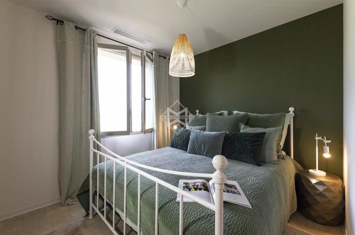 Image No.7-5 Bed House for sale