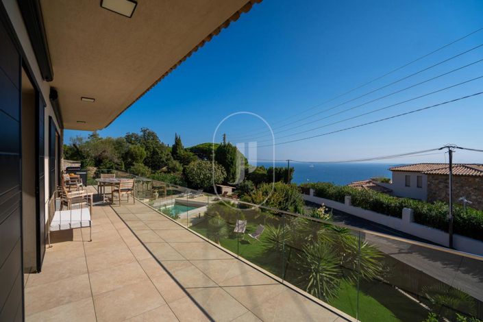 Image No.2-4 Bed House for sale