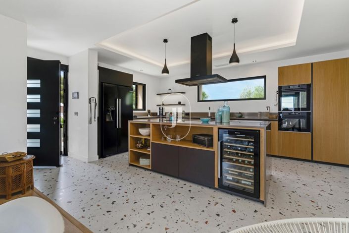 Image No.6-4 Bed House for sale