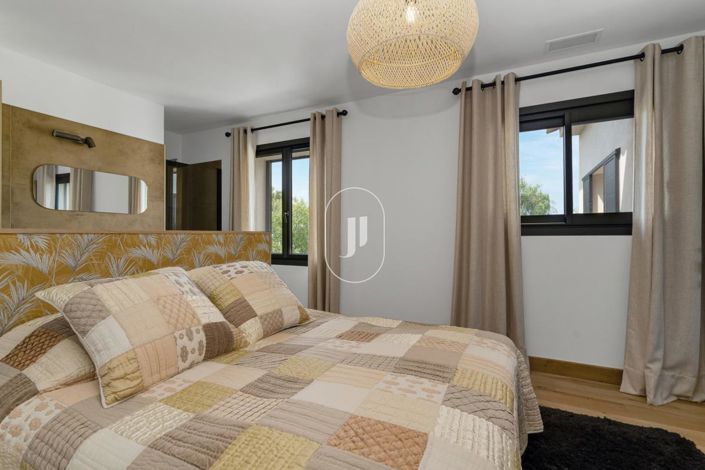 Image No.7-4 Bed House for sale