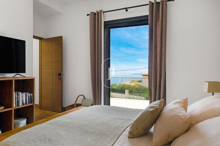 Image No.9-4 Bed House for sale